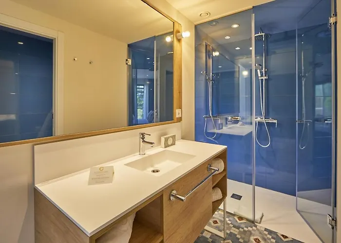 Fergus Club Europa 4* باغيرا